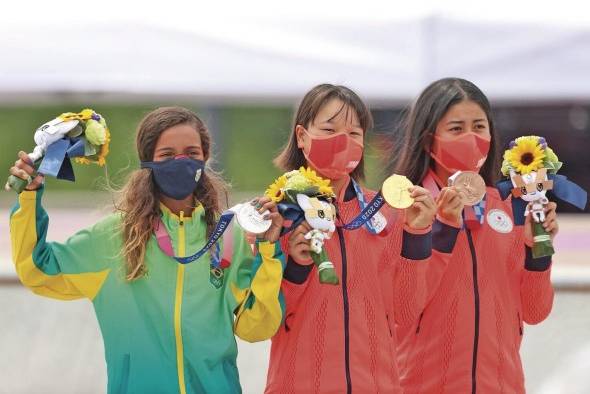 Ceremonia de entrega de medallas del 'street' femenino de 'skateboarding' en los Juegos Olímpicos 2020. Ceremonia de entrega de medallas del 'street' femenino de 'skateboarding' en los Juegos Olímpicos 2020.