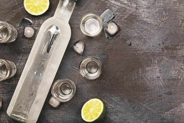 Esta bebida no solo es producida en Rusia. Países como Japón y Estados Unidos también tienen grandes casas que se dedican al Vodka. Esta bebida no solo es producida en Rusia. Países como Japón y Estados Unidos también tienen grandes casas que se dedican al Vodka.