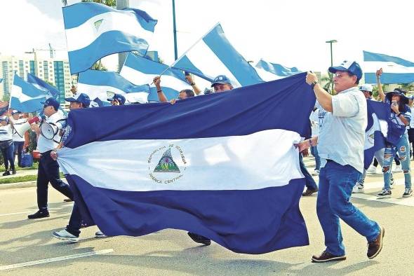 Nicaragüenses marchan por el quinto aniversario del estallido de las protestas de 2018. Nicaragüenses marchan por el quinto aniversario del estallido de las protestas de 2018.