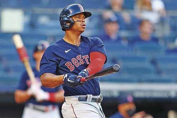 El jugador de béisbol profesional dominicado, nació en 1996. En agosto del 2013 , firmó por primera vez con las Medias Rojas de Boston a los 16 años como agente libre. El jugador de béisbol profesional dominicado, nació en 1996. En agosto del 2013 , firmó por primera vez con las Medias Rojas de Boston a los 16 años como agente libre.