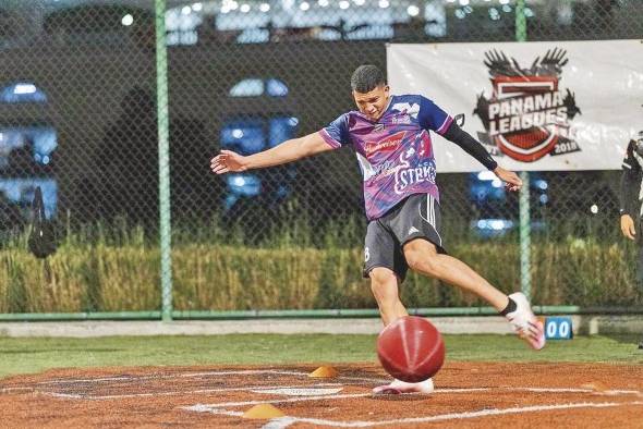 El 'kickball' ha ganado cada vez más espacios en el país, entre los aficionados. El 'kickball' ha ganado cada vez más espacios en el país, entre los aficionados.