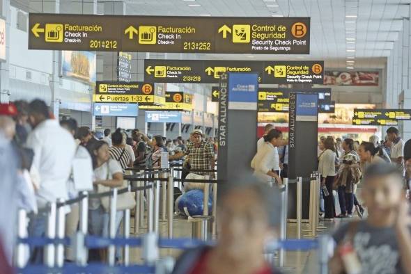 En noviembre, más de 1.0 millón de personas utilizaron el principal puerto de entrada y salida del país. En noviembre, más de 1.0 millón de personas utilizaron el principal puerto de entrada y salida del país.