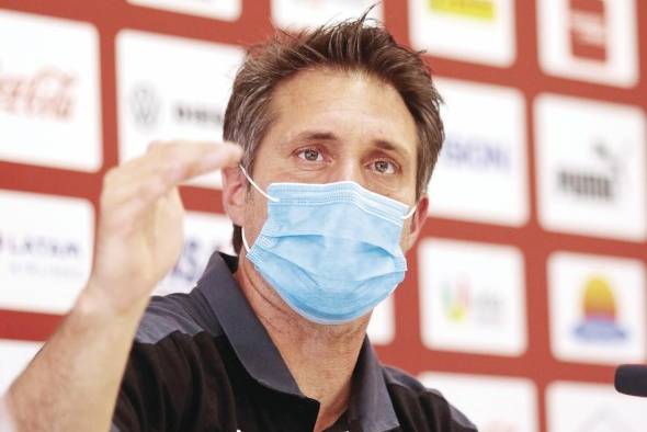 Fotografía cedida por la Selección Paraguaya de Fútbol que muestra a su entrenador, Guillermo Barros Schelotto. Fotografía cedida por la Selección Paraguaya de Fútbol que muestra a su entrenador, Guillermo Barros Schelotto.
