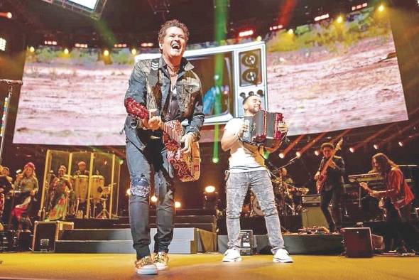 El artista inició su carrera en la televisión; hoy día es uno de los músicos latinos más influyentes. El artista inició su carrera en la televisión; hoy día es uno de los músicos latinos más influyentes.