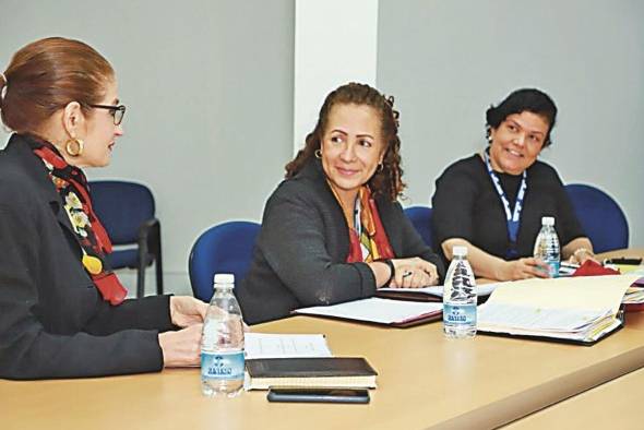 Con las capacitaciones se benefician sectores relacionados con los productos lácteos, frescos y cárnicos y fortalecerán la capacidad técnica institucional vinculada con la inocuidad de los alimentos. Con las capacitaciones se benefician sectores relacionados con los productos lácteos, frescos y cárnicos y fortalecerán la capacidad técnica institucional vinculada con la inocuidad de los alimentos.