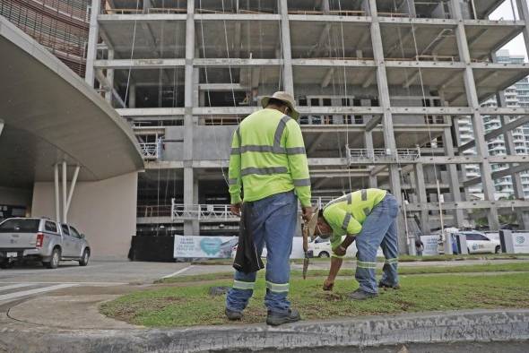 Solo en el sector construcción, el Gobierno tiene una deuda de $300 millones. Solo en el sector construcción, el Gobierno tiene una deuda de $300 millones.