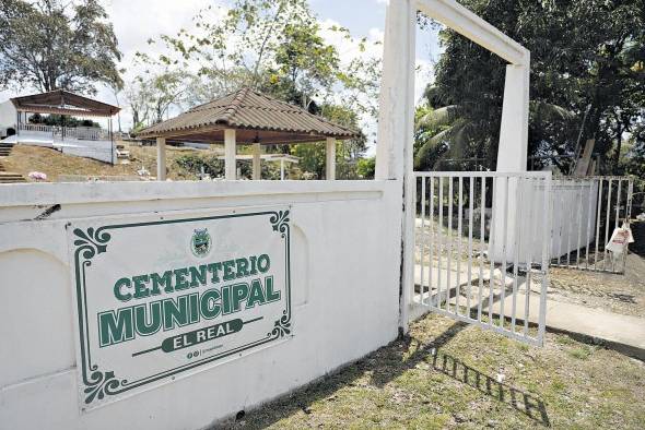 El cementerio El Real ahora cuenta con 100 nichos humanitarios para restos de migrantes no identificados. El cementerio El Real ahora cuenta con 100 nichos humanitarios para restos de migrantes no identificados.