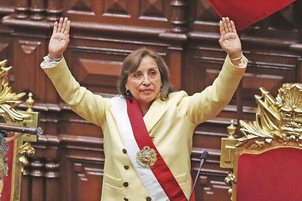 La nueva presidente de Perú, Dina Boluarte, llamó a todas las fuerzas políticas a una tregua. La nueva presidente de Perú, Dina Boluarte, llamó a todas las fuerzas políticas a una tregua.