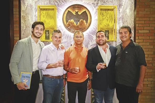 Inauguración de la sala Bacardí. De izquierda a derecha: Gilberto Barrios, David Arias, Mahesh Madhavan, Luis Picard-Ami, Ignacio Del Valle Inauguración de la sala Bacardí. De izquierda a derecha: Gilberto Barrios, David Arias, Mahesh Madhavan, Luis Picard-Ami, Ignacio Del Valle