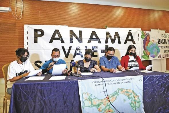Representantes del movimiento Panamá Vale Más Sin Minería, durante conferencia de prensa. Representantes del movimiento Panamá Vale Más Sin Minería, durante conferencia de prensa.