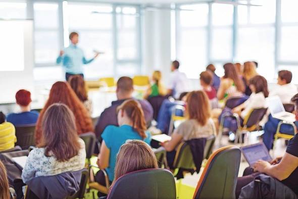 De acuerdo con el psicólogo, repetir un año escolar puede generar daños en la salud mental del niño o adolescente. De acuerdo con el psicólogo, repetir un año escolar puede generar daños en la salud mental del niño o adolescente.