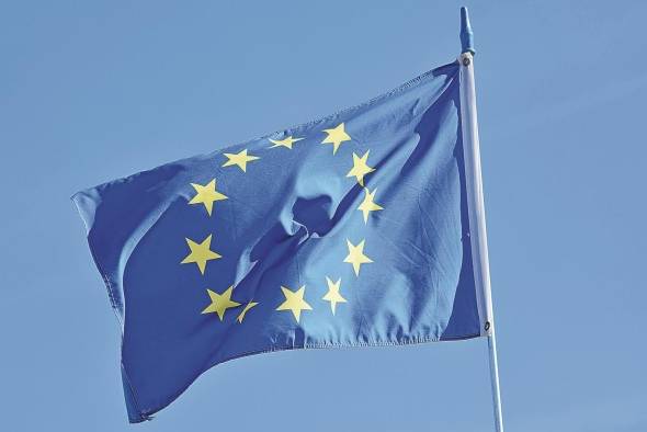 La Unión Europea desarrolló una moneda en común, tras un largo proceso de unificación. La Unión Europea desarrolló una moneda en común, tras un largo proceso de unificación.