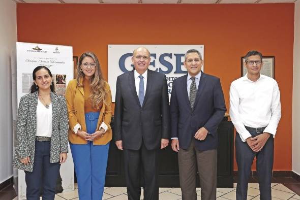 En un encuentro en el que ratificó la importancia de la prensa en el quehacer sociocultural del país y recordó los vínculos históricos que han enriquecido la relación entre ambas naciones. En un encuentro en el que ratificó la importancia de la prensa en el quehacer sociocultural del país y recordó los vínculos históricos que han enriquecido la relación entre ambas naciones.