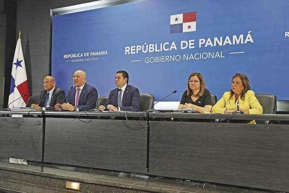 El Consejo de Gabinete hizo el pronunciamiento pasadas las 11:00 de la noche del día de ayer. El Consejo de Gabinete hizo el pronunciamiento pasadas las 11:00 de la noche del día de ayer.