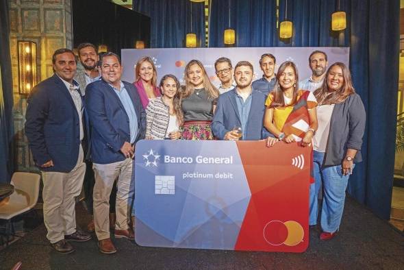 Banco General y Mastercard lanzan la nueva Mastercard Débito Platinum Banco General y Mastercard lanzan la nueva Mastercard Débito Platinum