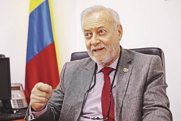 Pacheco es autor del análisis literario para escolares, de 200 obras de la literatura universal. Pacheco es autor del análisis literario para escolares, de 200 obras de la literatura universal.