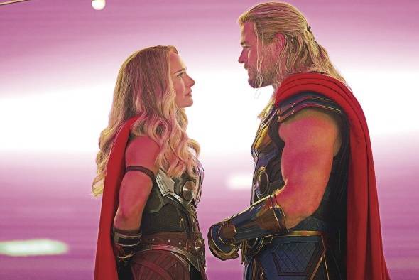 Waititi toma a Thor desde el punto de la vulnerabilidad, en opuesto a sus cintas previas. Waititi toma a Thor desde el punto de la vulnerabilidad, en opuesto a sus cintas previas.