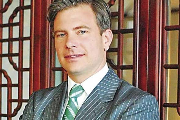 El prenombrado es un experto en banca, finanzas y mercados emergentes. El prenombrado es un experto en banca, finanzas y mercados emergentes.