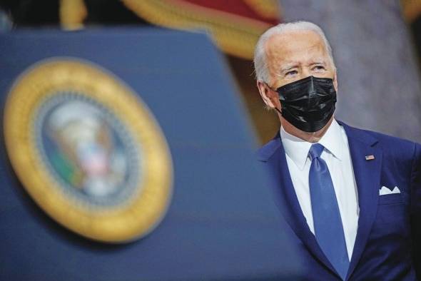 El presidente de EE.UU., Joe Biden, responsabilizó este jueves al exmandatario Donald Trump (2017-2021) de crear una “red de mentiras” sobre las elecciones de 2020 e incitar a sus seguidores a asaltar el Capitolio hace un año. El presidente de EE.UU., Joe Biden, responsabilizó este jueves al exmandatario Donald Trump (2017-2021) de crear una “red de mentiras” sobre las elecciones de 2020 e incitar a sus seguidores a asaltar el Capitolio hace un año.