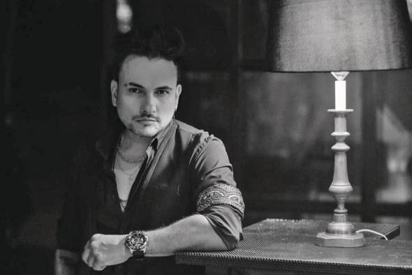 Según el artista, su carrera como solista comienza en 2009 con su disco 'Dame tu amor'. Según el artista, su carrera como solista comienza en 2009 con su disco 'Dame tu amor'.