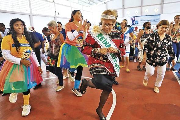 El edadismo supone diversas formas de discriminación por edad con violencia, maltrato o abandono. Las mujeres son las más afectadas. El edadismo supone diversas formas de discriminación por edad con violencia, maltrato o abandono. Las mujeres son las más afectadas.