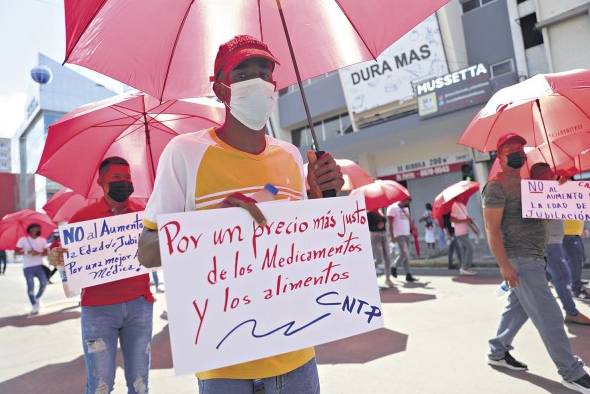 Miles de trabajadores marcharon ayer domingo 1 de mayo exigiendo se respete el derecho al trabajo y mejores salarios. Miles de trabajadores marcharon ayer domingo 1 de mayo exigiendo se respete el derecho al trabajo y mejores salarios.