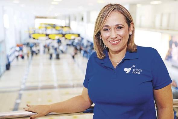 María Alejandra Jaén, vicepresidenta de servicio a bordo de Copa en el Aeropuerto Internacional de Tocumen, antes de la entrevista con este diario. María Alejandra Jaén, vicepresidenta de servicio a bordo de Copa en el Aeropuerto Internacional de Tocumen, antes de la entrevista con este diario.