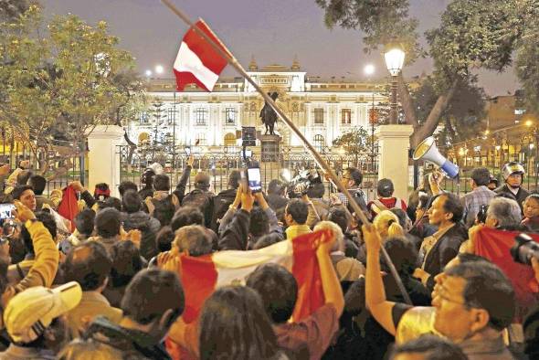 Las protestas contra el gobierno azotan a Perú desde hace dos meses. Las protestas contra el gobierno azotan a Perú desde hace dos meses.