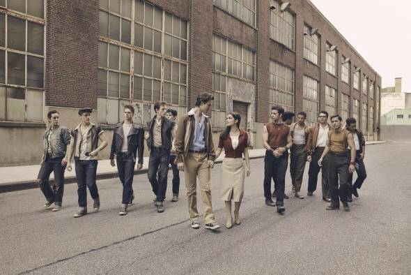La nueva adaptación muestra una cinematografía que mezcla lo contemporáneo con lo clásico del teatro musical. La nueva adaptación muestra una cinematografía que mezcla lo contemporáneo con lo clásico del teatro musical.