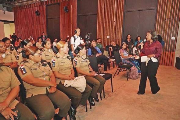 La ministra de Cultura, Giselle González Villarrué, inauguró el evento con una 'master class' sobre marca personal. La ministra de Cultura, Giselle González Villarrué, inauguró el evento con una 'master class' sobre marca personal.