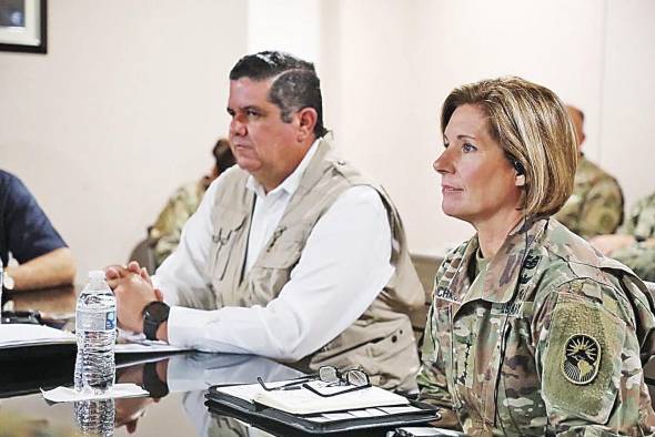 El ministro de Seguridad, Juan Pino, junto a la general Laura Richardson. El ministro de Seguridad, Juan Pino, junto a la general Laura Richardson.