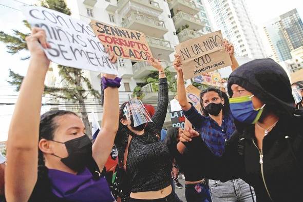 Para los expertos, el Estado debe proveer servicios psicológicos multidisciplinarios en pro de la restauración de salud mental, emocional y física de los afectados por abusos sexuales. Para los expertos, el Estado debe proveer servicios psicológicos multidisciplinarios en pro de la restauración de salud mental, emocional y física de los afectados por abusos sexuales.