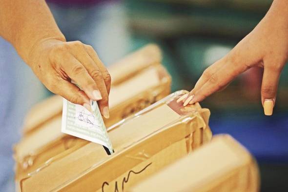 Simpatizantes del partido Panameñista acuden a votar durante las elecciones primarias del colectivo. Simpatizantes del partido Panameñista acuden a votar durante las elecciones primarias del colectivo.
