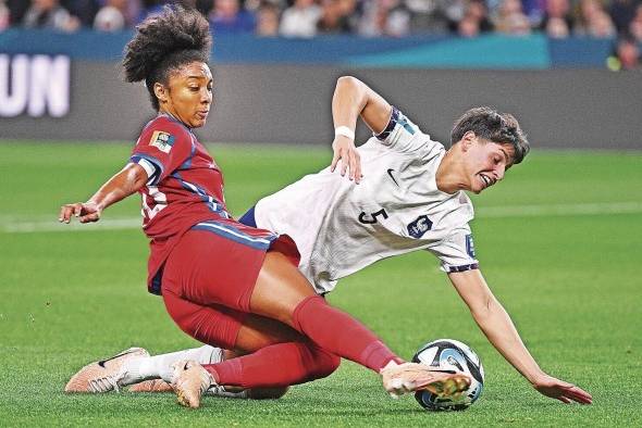 La panameña Marta Cox en acción durante el partido contra Francia. La panameña Marta Cox en acción durante el partido contra Francia.