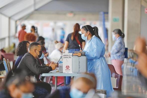 En medio de este aumento de casos, los gobiernos centroamericanos en general no han impuesto mayores restricciones a la movilidad. En medio de este aumento de casos, los gobiernos centroamericanos en general no han impuesto mayores restricciones a la movilidad.