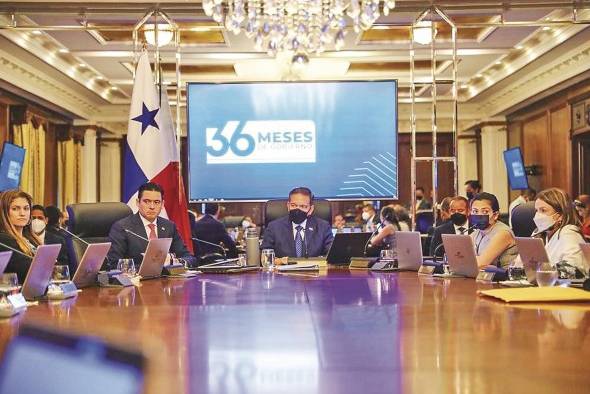 El Consejo de Gabinete liderado por el presidente de la República, Laurentino Cortizo Cohen, se reunió ayer lunes en una sesión extraordinaria. El Consejo de Gabinete liderado por el presidente de la República, Laurentino Cortizo Cohen, se reunió ayer lunes en una sesión extraordinaria.