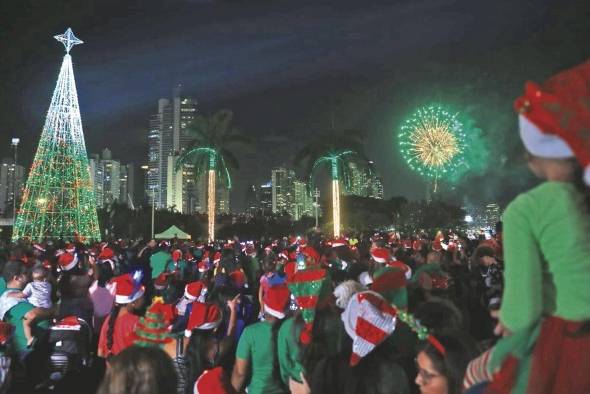 Encendido de luces navideñas en la Ciudad de Panamá. Encendido de luces navideñas en la Ciudad de Panamá.