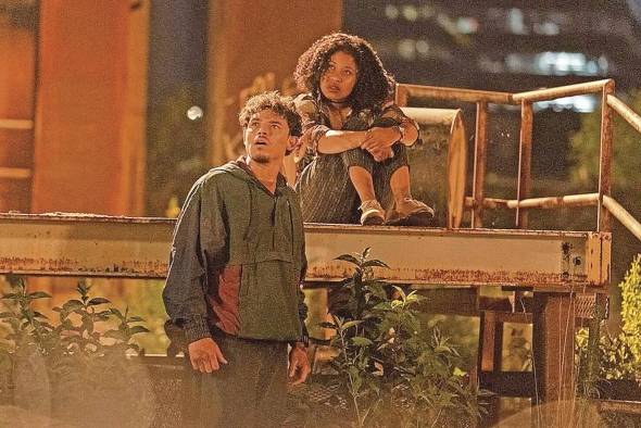 Anthony Ramos y Dominique Fishback hacen su debut en el universo Transformers. Anthony Ramos y Dominique Fishback hacen su debut en el universo Transformers.