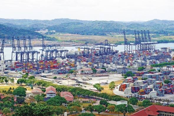 El sector logístico cuenta con rutas que conectan a más de 175 países desde la provincia de Colón. El sector logístico cuenta con rutas que conectan a más de 175 países desde la provincia de Colón.