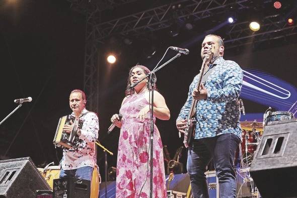 Manuel 'Nenito' Vargas y los Plumas Negras en el 'Canoso Fest'. Manuel 'Nenito' Vargas y los Plumas Negras en el 'Canoso Fest'.