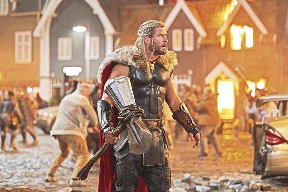 Thor es el primer personaje de Marvel que obtiene cuatro películas, dando un arco de crecimiento en su historia. Thor es el primer personaje de Marvel que obtiene cuatro películas, dando un arco de crecimiento en su historia.