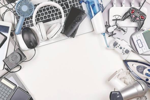 Los desechos electrónicos o eléctricos pueden contener sustancias peligrosas, como el cadmio, mercurio, plomo, arsénico, fósforo, aceites peligrosos y gases que agotan la capa de ozono. Los desechos electrónicos o eléctricos pueden contener sustancias peligrosas, como el cadmio, mercurio, plomo, arsénico, fósforo, aceites peligrosos y gases que agotan la capa de ozono.