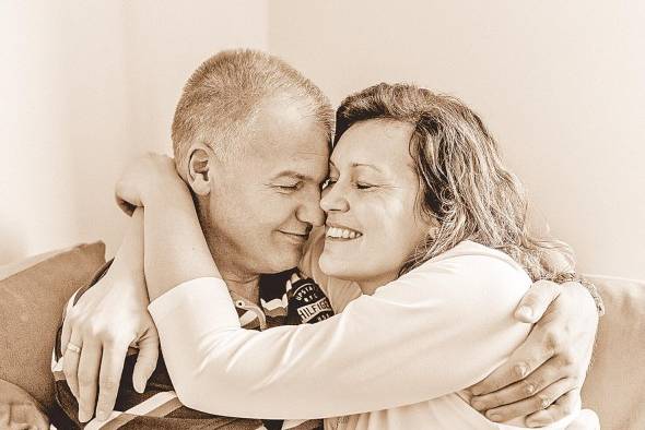 Es primordial mantener una buena comunicación con la pareja y hablar de los problemas que les afectan al momento de la relación. Es primordial mantener una buena comunicación con la pareja y hablar de los problemas que les afectan al momento de la relación.