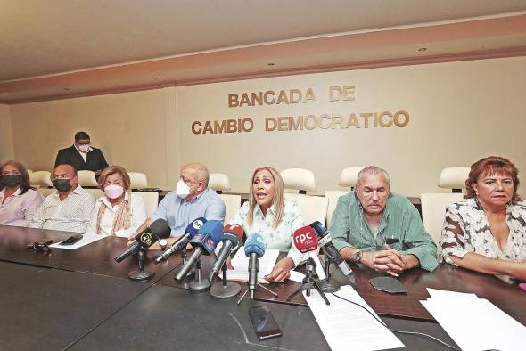 Las alianzas, empero, no se están dando solo a nivel de la candidatura presidencia. Las alianzas, empero, no se están dando solo a nivel de la candidatura presidencia.