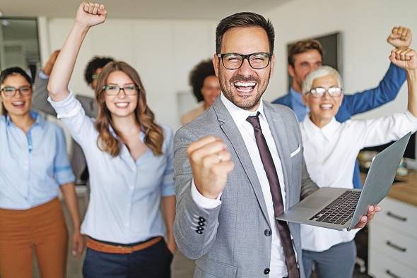 En los negocios se busca que el equipo de y logre los resultados. En los negocios se busca que el equipo de y logre los resultados.