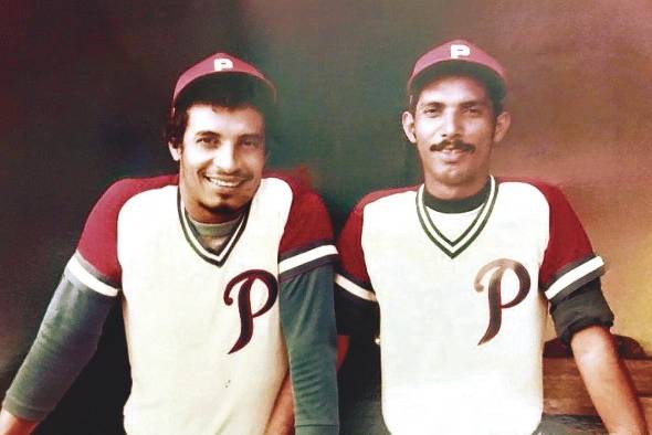 Eric y Tivio Livio Espino, una dupla de hermanos que jugó varios años en la selección nacional. Eric y Tivio Livio Espino, una dupla de hermanos que jugó varios años en la selección nacional.