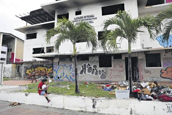 Las personas en situación de calle utilizan la antigua Alcaldía de Panamá como vivienda. Las personas en situación de calle utilizan la antigua Alcaldía de Panamá como vivienda.