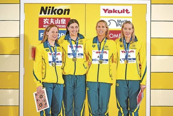 Las nadadoras australianas campeonas del mundo de 4x100 estilos. Las nadadoras australianas campeonas del mundo de 4x100 estilos.
