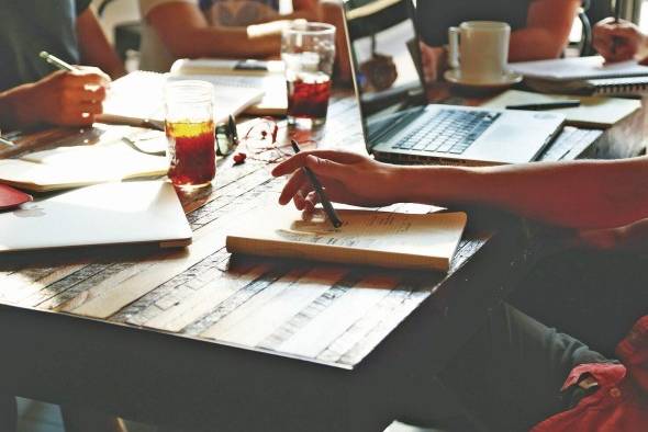 Un buen líder deja que su equipo se exprese con libertad y autonomía. Un buen líder deja que su equipo se exprese con libertad y autonomía.