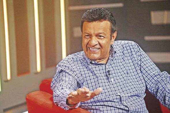 Osvaldo Ayala: ”No me imagino estar un día sin el acordeón en el pecho” Osvaldo Ayala: ”No me imagino estar un día sin el acordeón en el pecho”